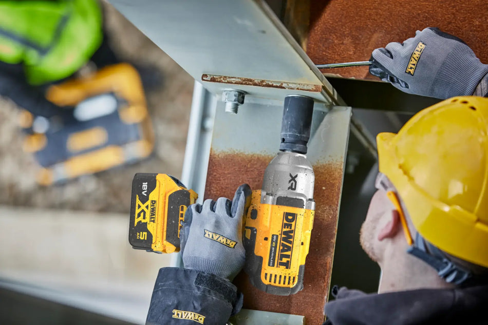 Avvitatore ad Impulsi DEWALT DCF900NT-XJ 18V